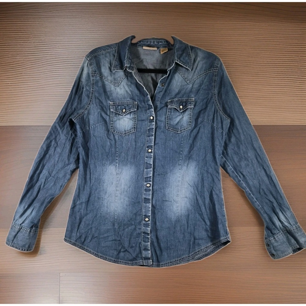 Wrangler Women's Western Chambray Denim Shirt Medium Pearl Snap Faded Cowgirl